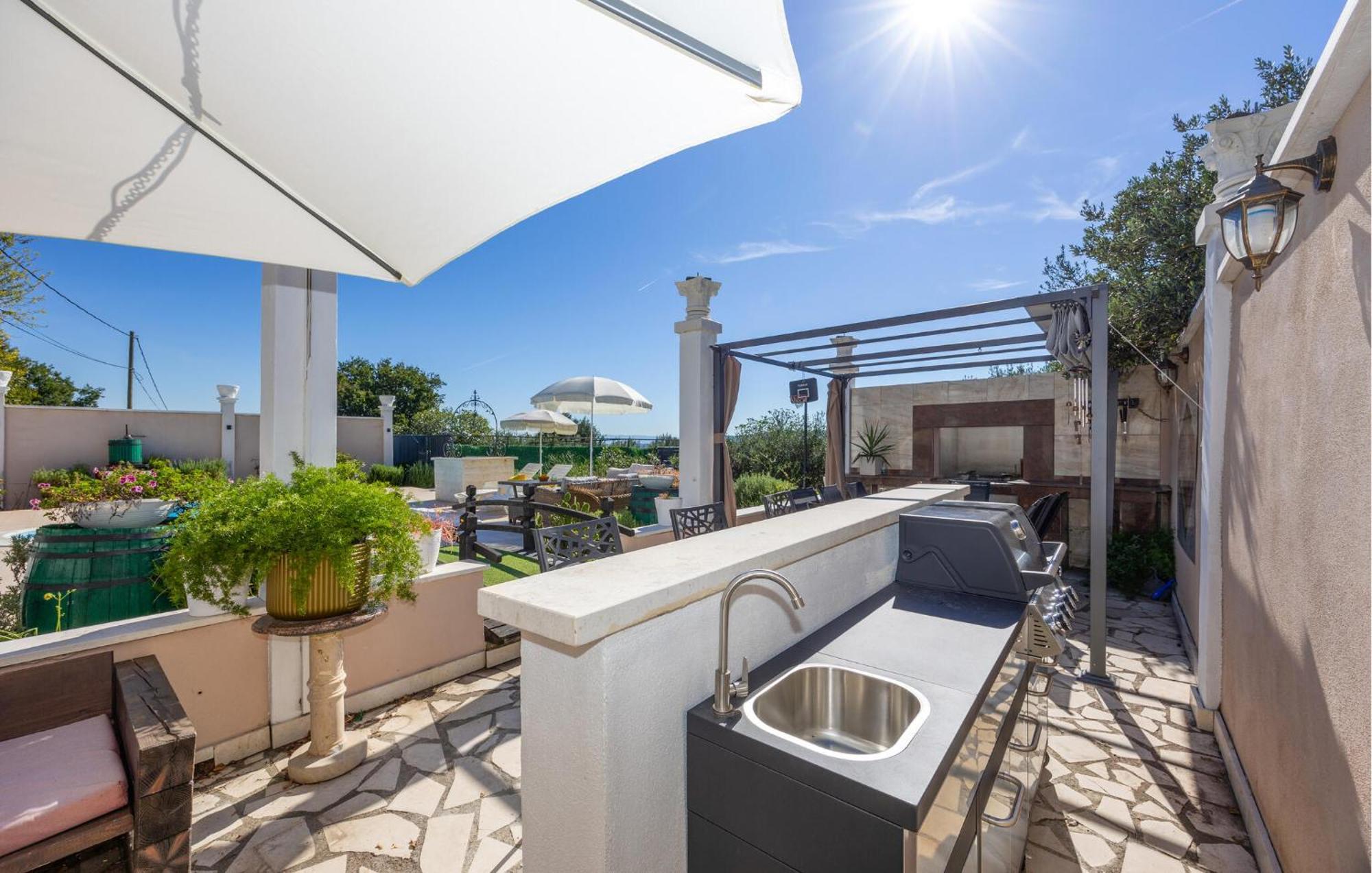 Nice Home In Kastel Sucurac With Wifi Каштела Экстерьер фото