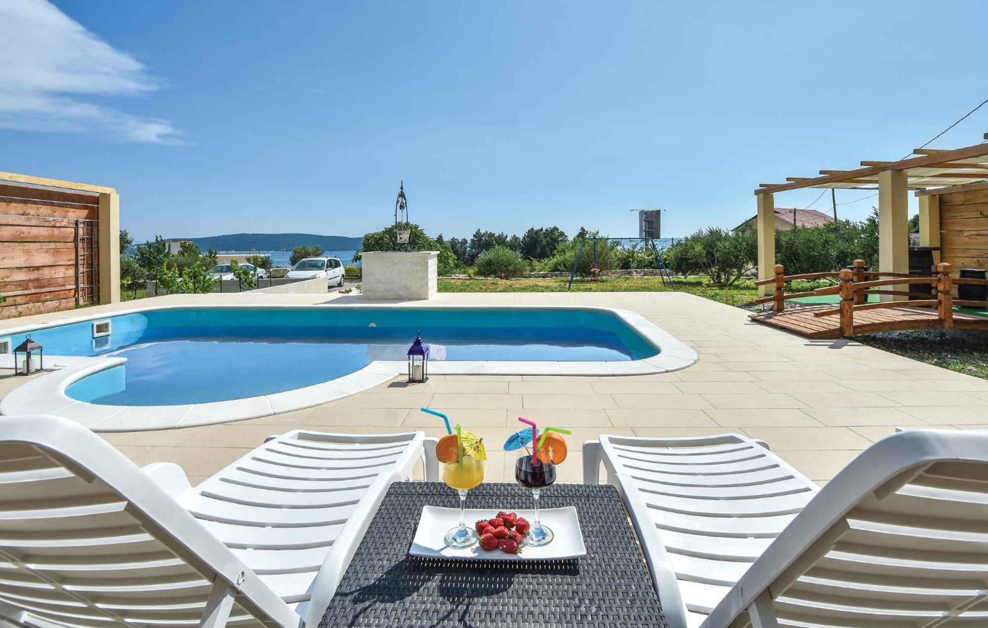 Nice Home In Kastel Sucurac With Wifi Каштела Экстерьер фото