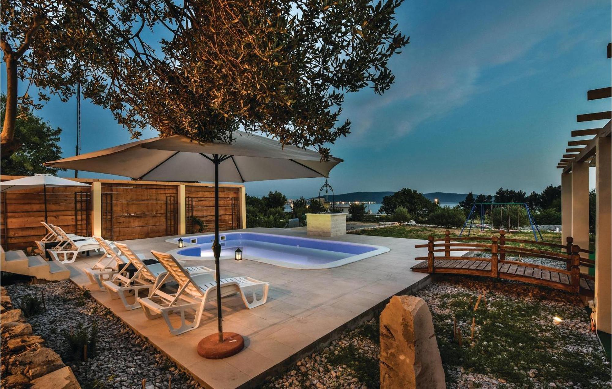 Nice Home In Kastel Sucurac With Wifi Каштела Экстерьер фото