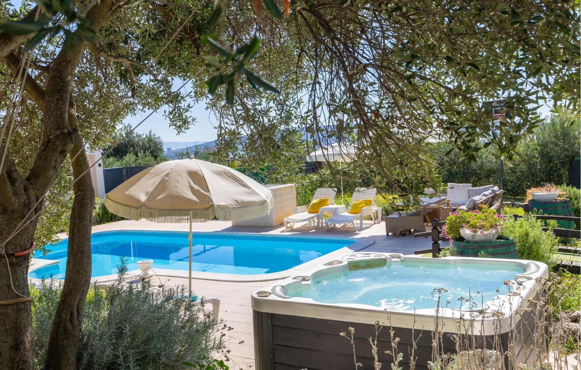 Nice Home In Kastel Sucurac With Wifi Каштела Экстерьер фото