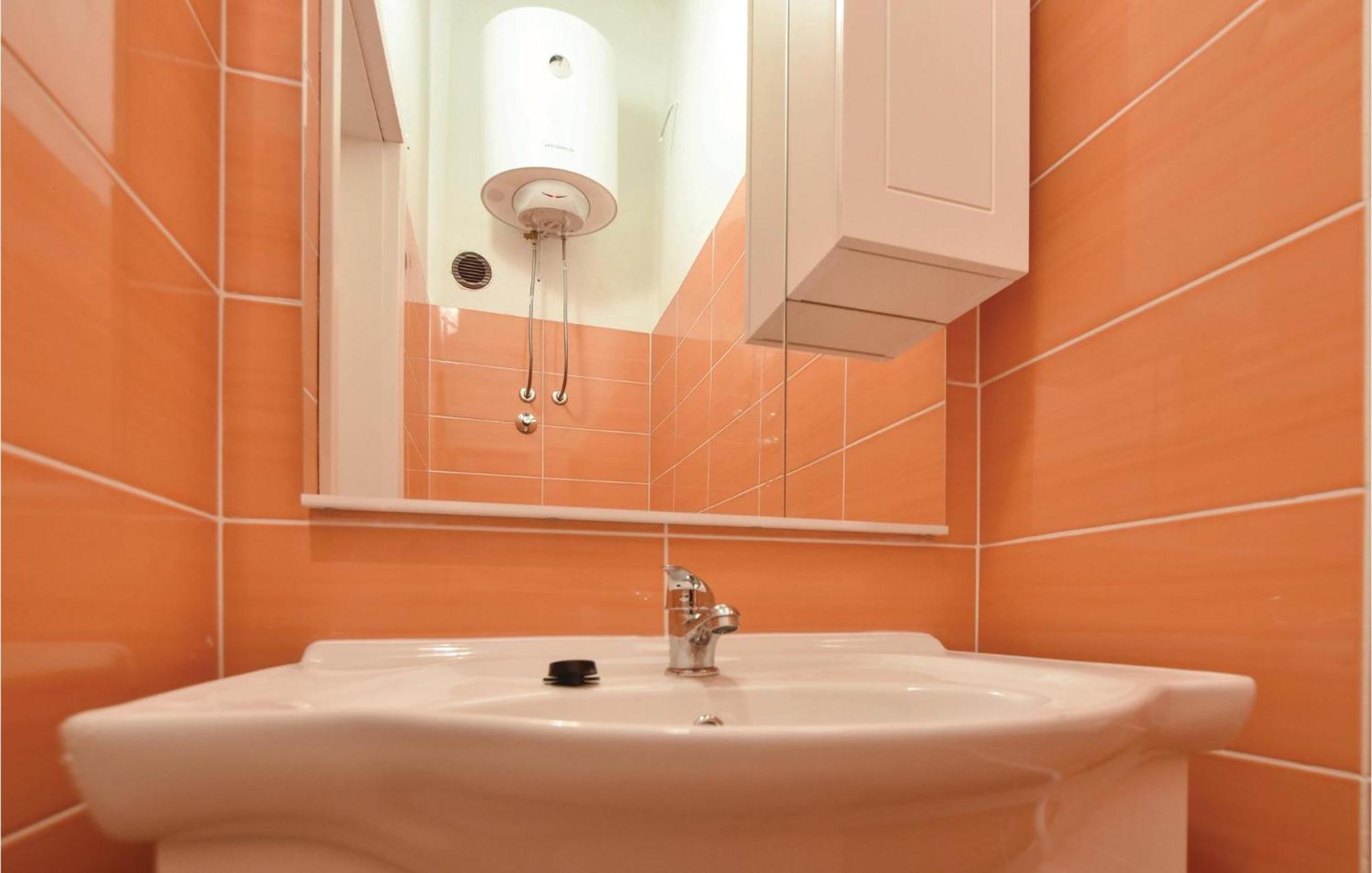 Nice Home In Kastel Sucurac With Wifi Каштела Экстерьер фото