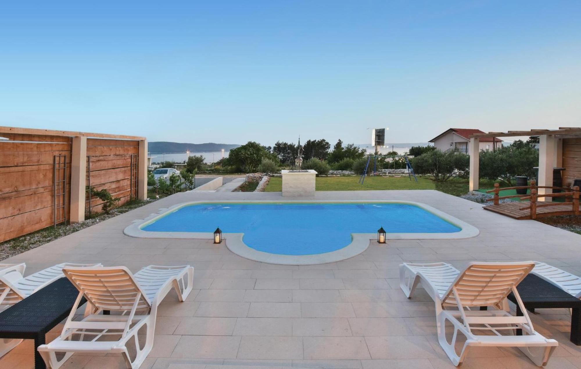 Nice Home In Kastel Sucurac With Wifi Каштела Экстерьер фото