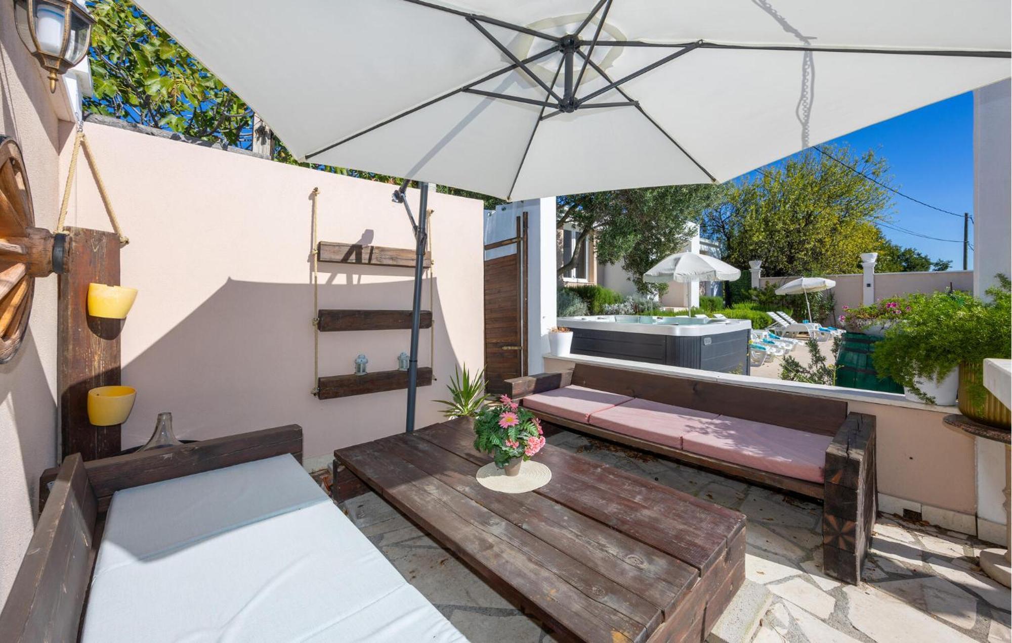 Nice Home In Kastel Sucurac With Wifi Каштела Экстерьер фото